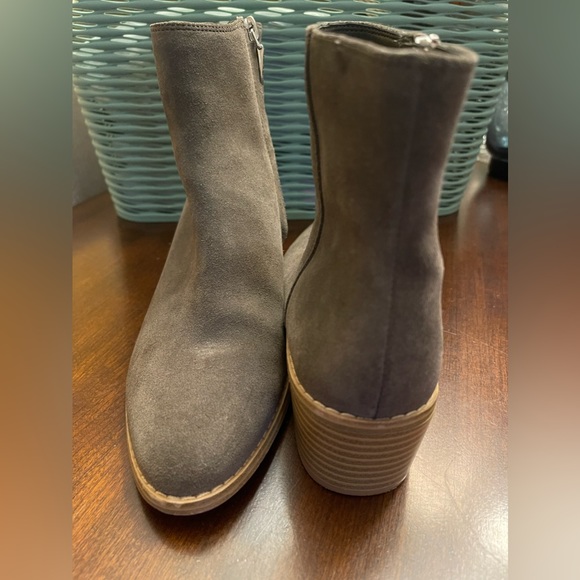 Women's Clarks Somerset Suede Ankle Boots Size 6.5M - Picture 4 of 10